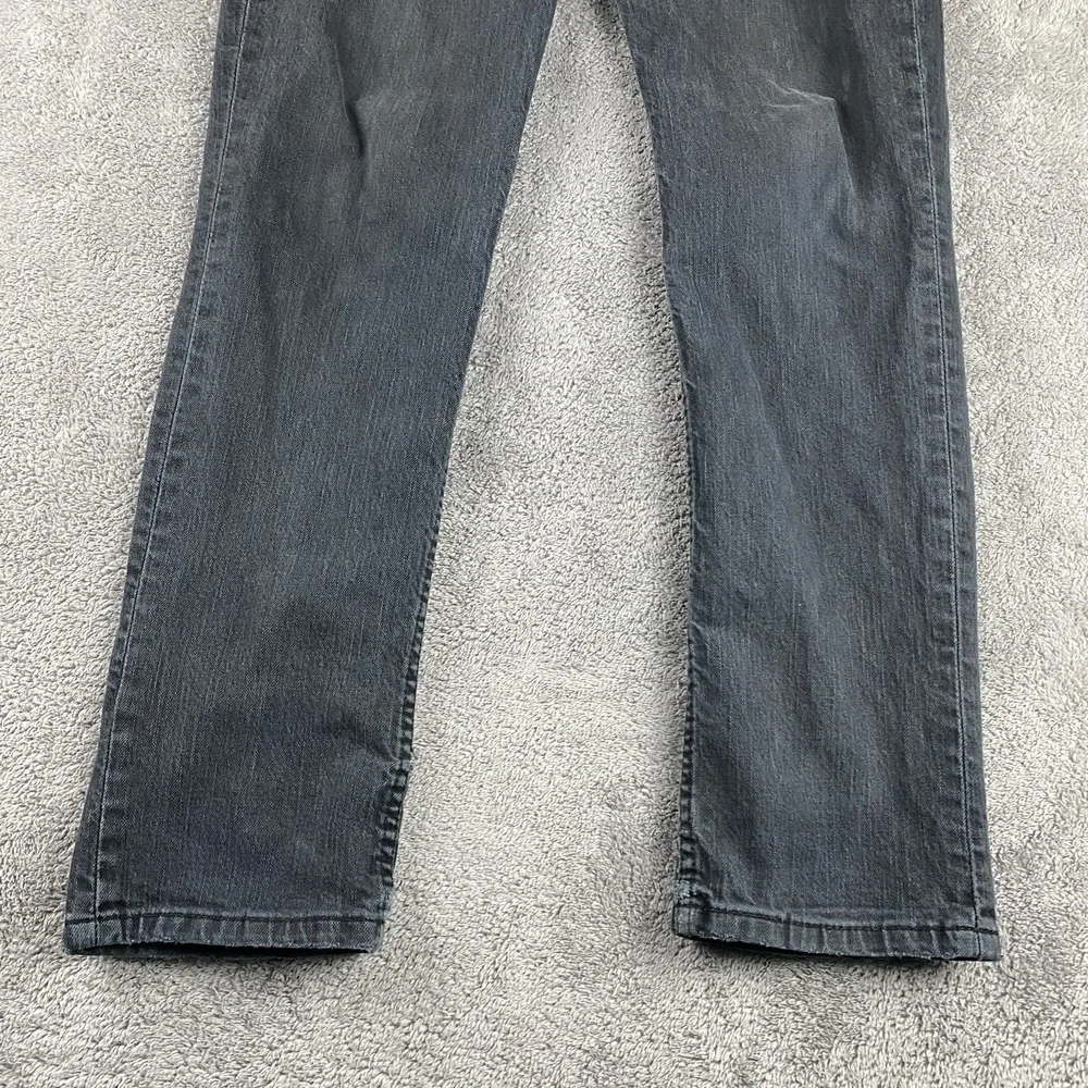 Levis accurately inches